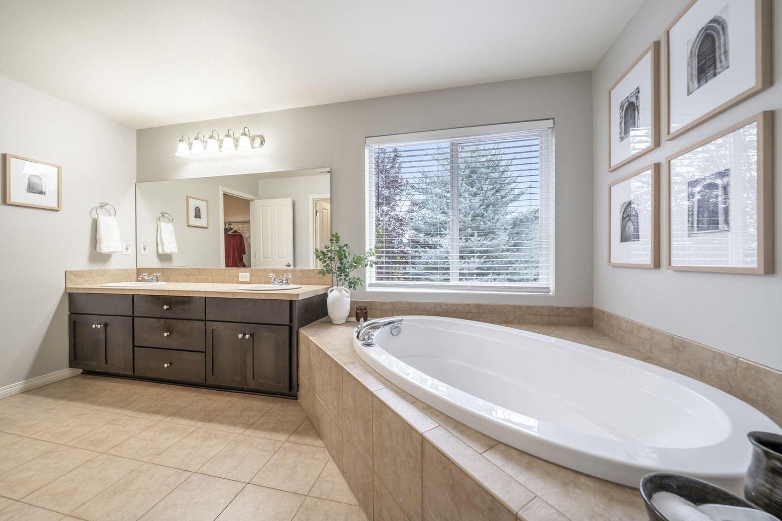 Photo of 2951 SW 50th Court 36 of 63