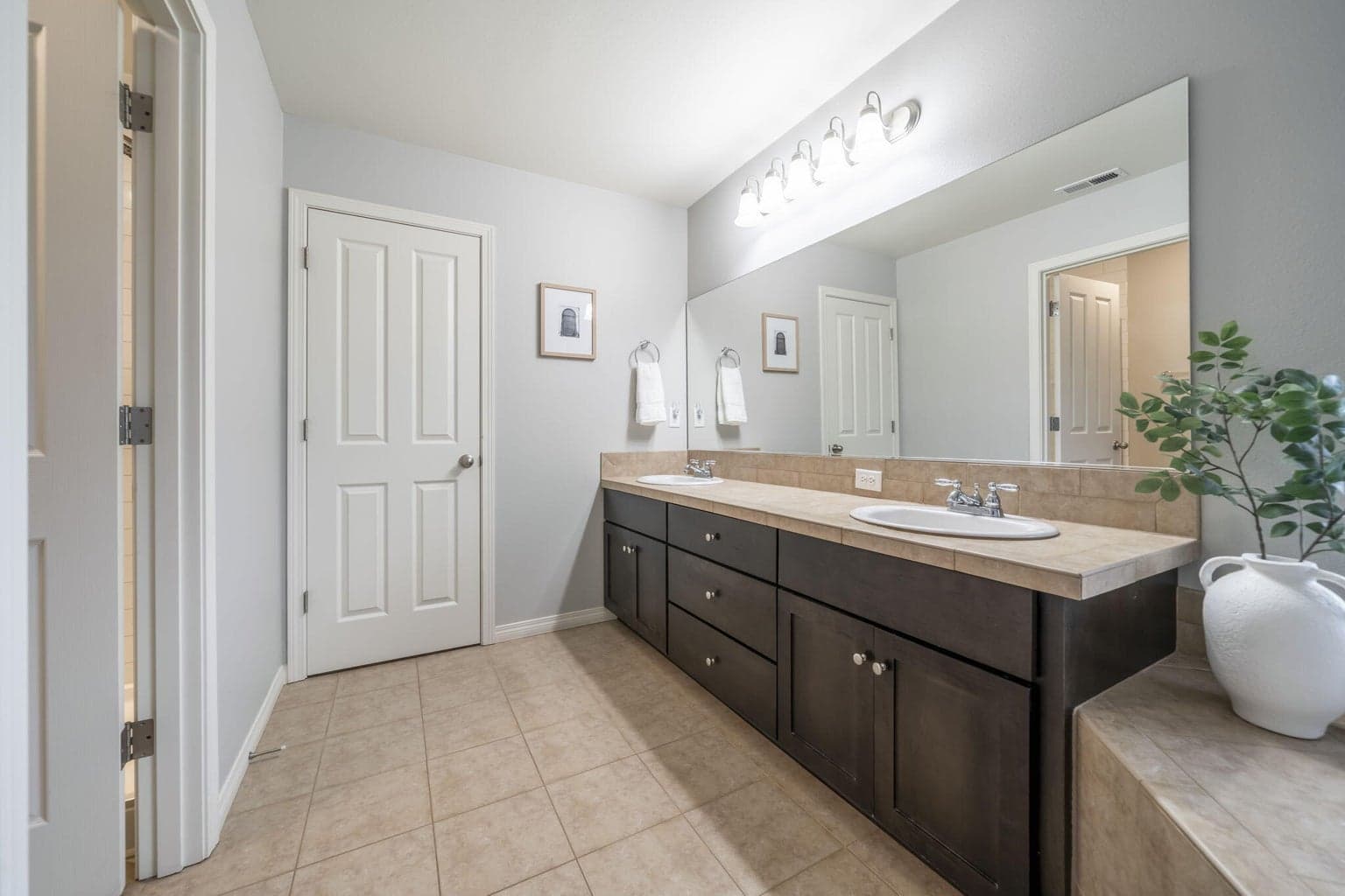 Photo of 2951 SW 50th Court 37 of 63