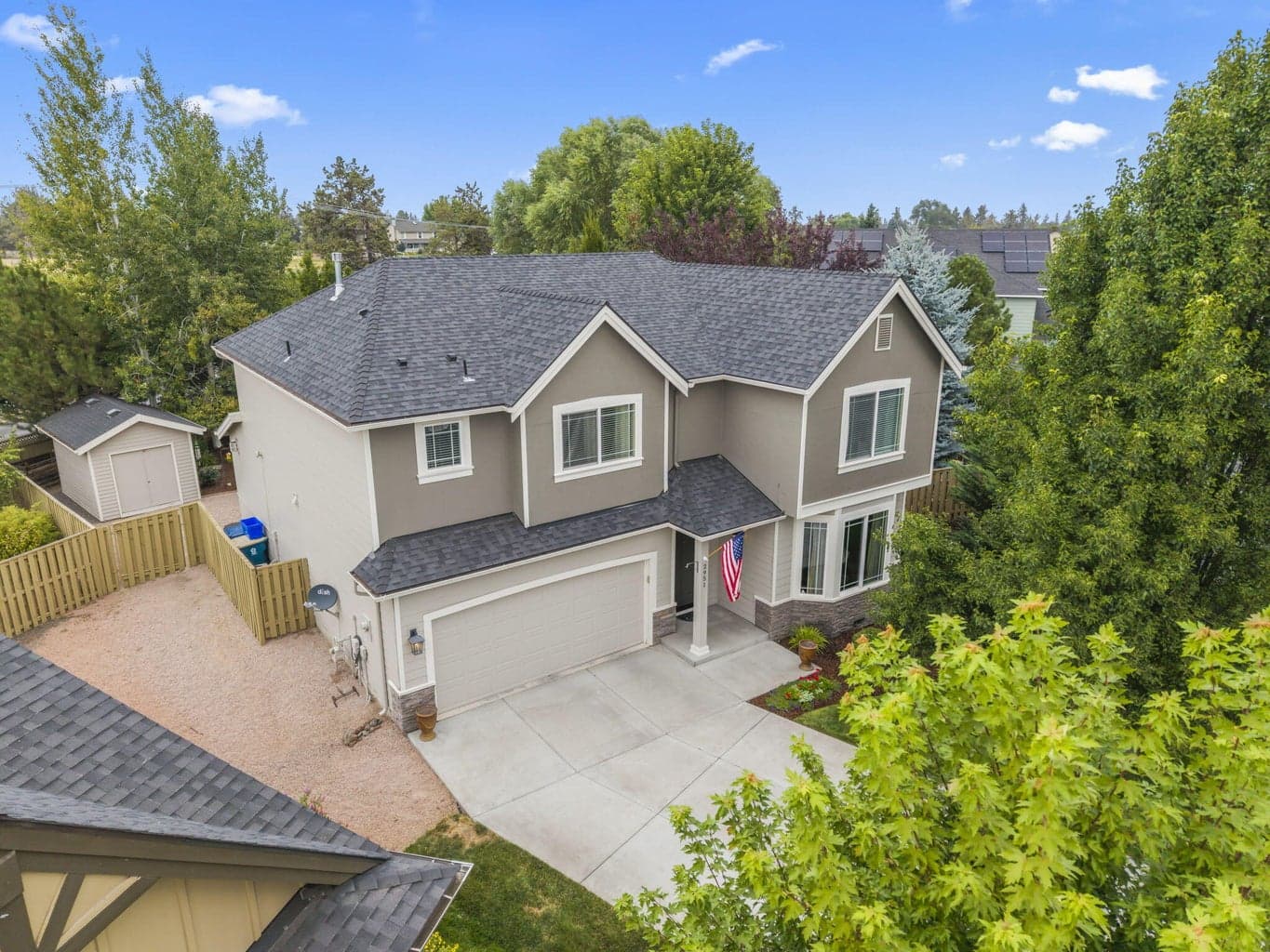 2951 SW 50th Ct. sits at the back of the cup-de-sac with a perfect blend of indoor and outdoor living space.