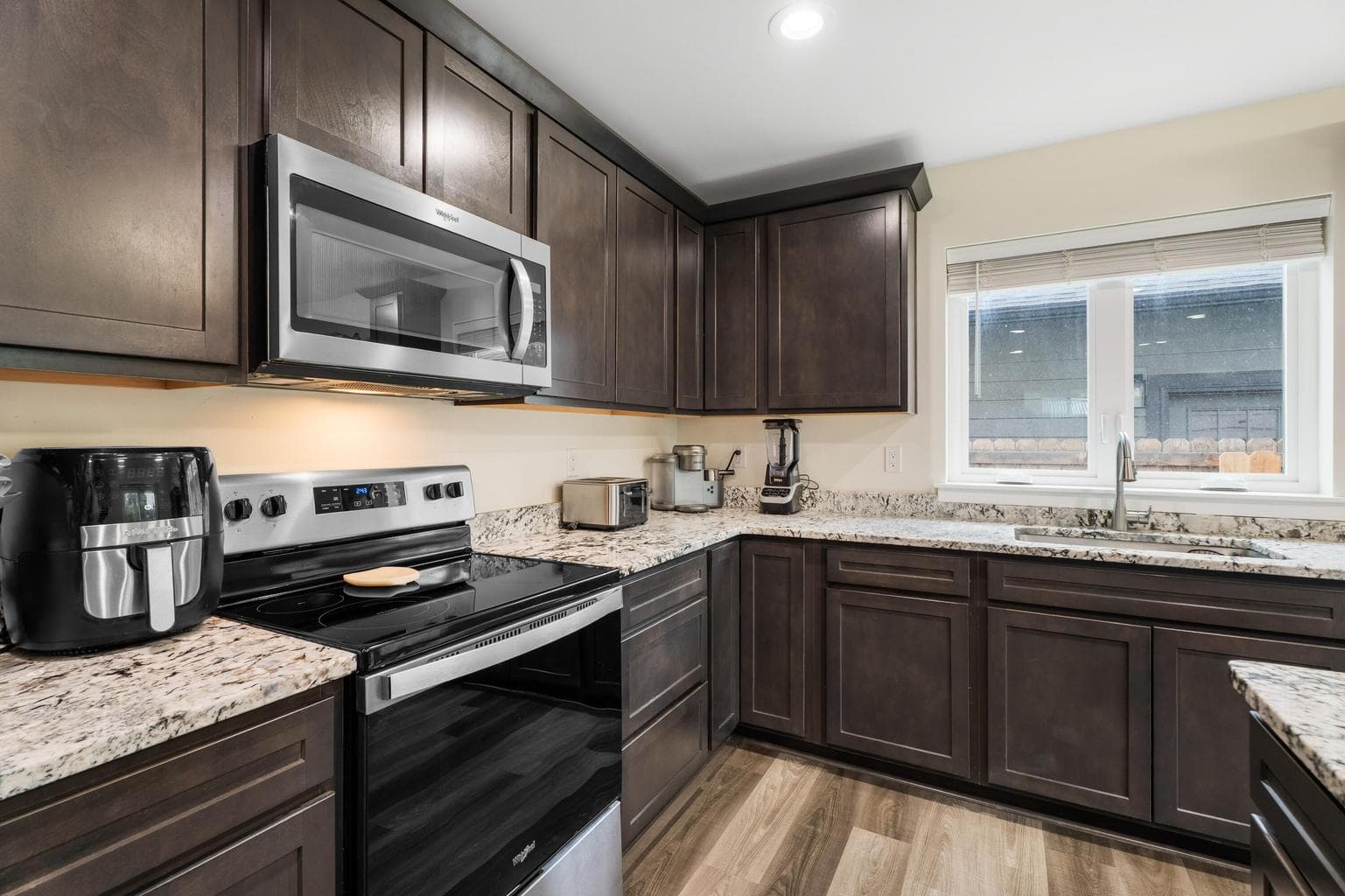 Photo of 847 NE 6th Street 12 of 41