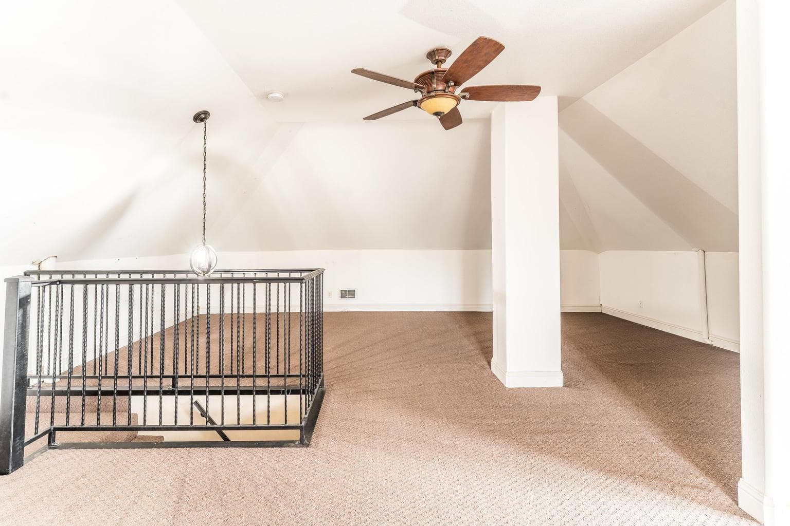 Bedroom/ Office/Bonus Room