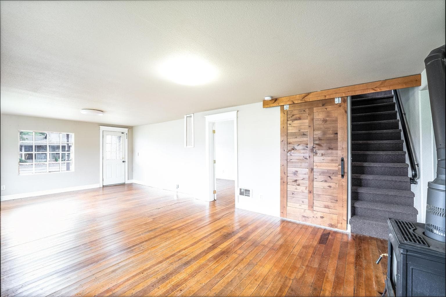 Photo of 493 NW Deer Street 8 of 22