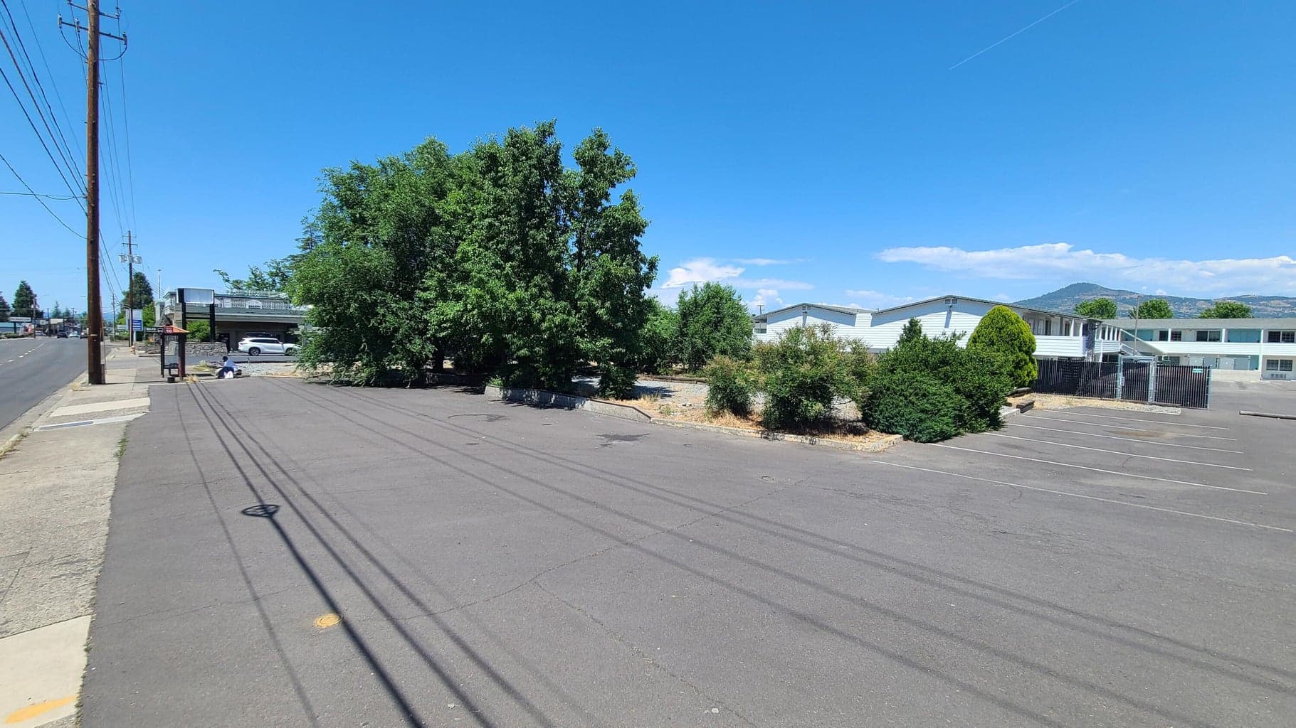 Photo of 1015 Riverside 4 of 9