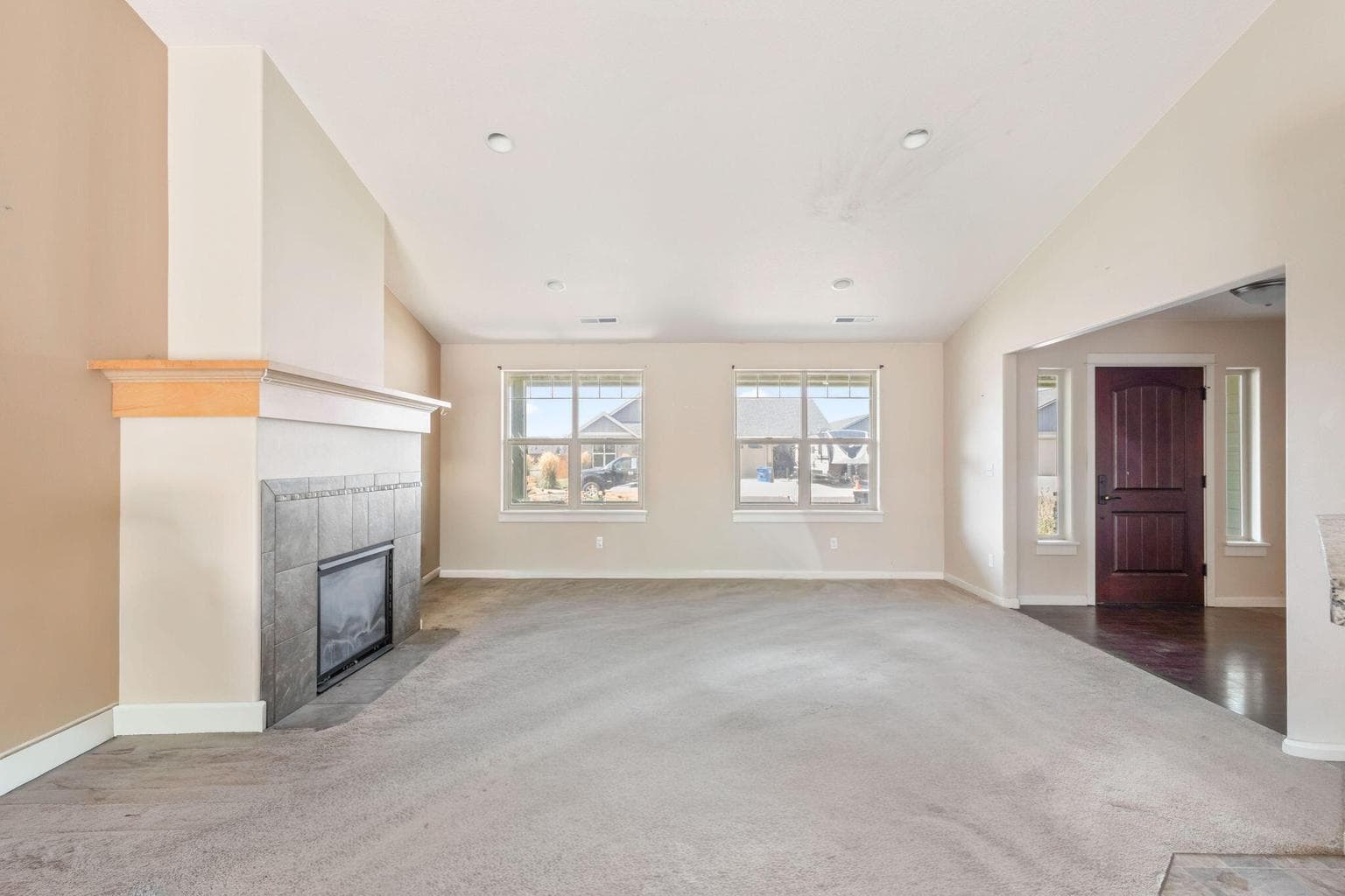 Photo of 468 SE Sumner Drive 7 of 27