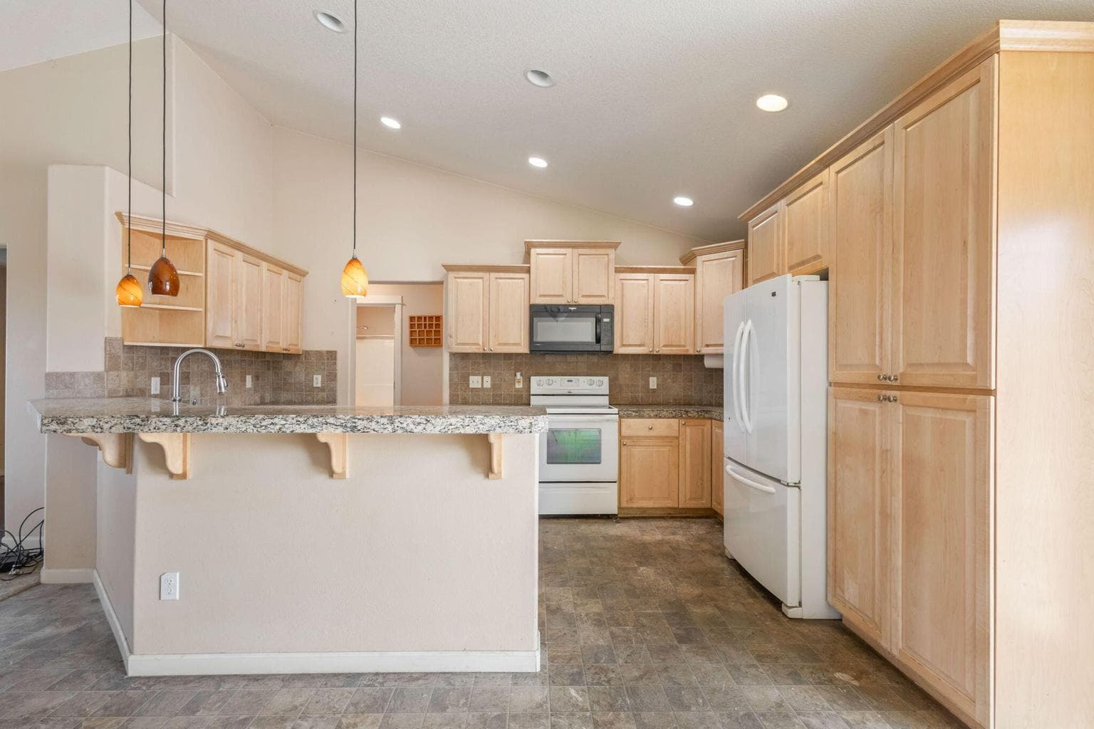 Photo of 468 SE Sumner Drive 9 of 27