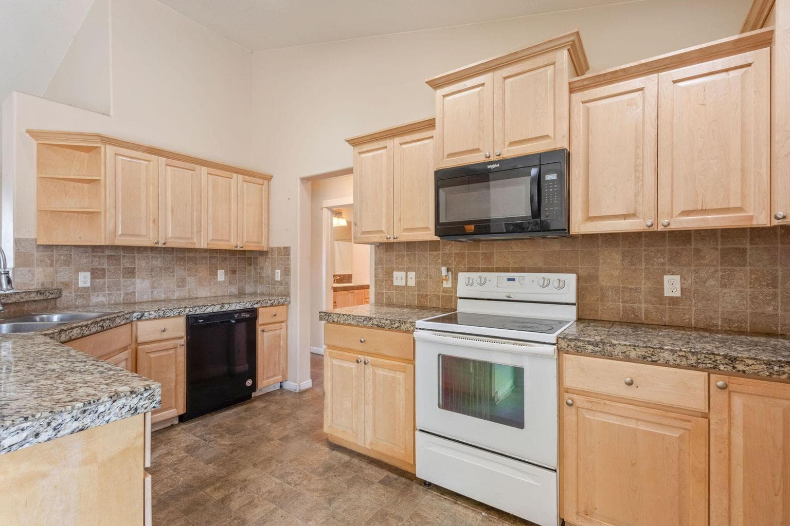 Photo of 468 SE Sumner Drive 10 of 27