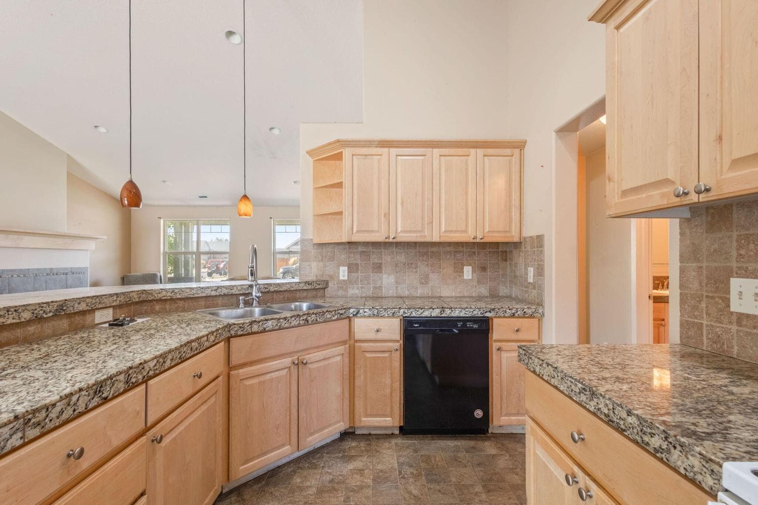 Photo of 468 SE Sumner Drive 11 of 27