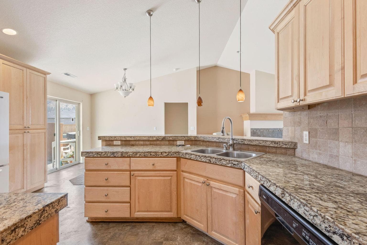 Photo of 468 SE Sumner Drive 12 of 27