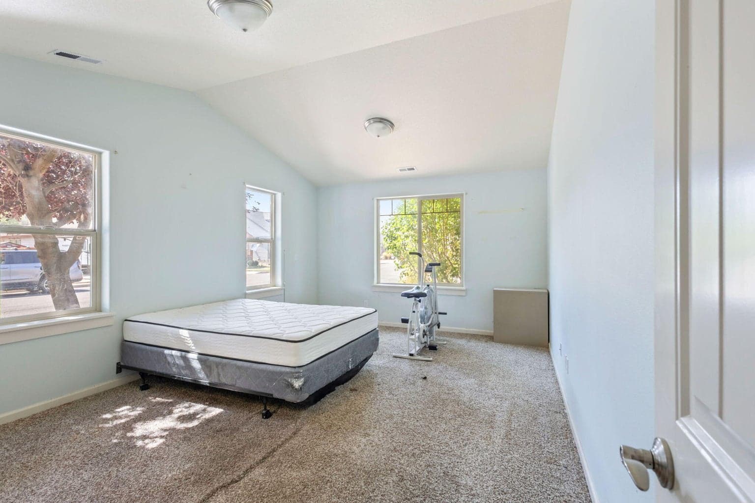 Photo of 468 SE Sumner Drive 13 of 27