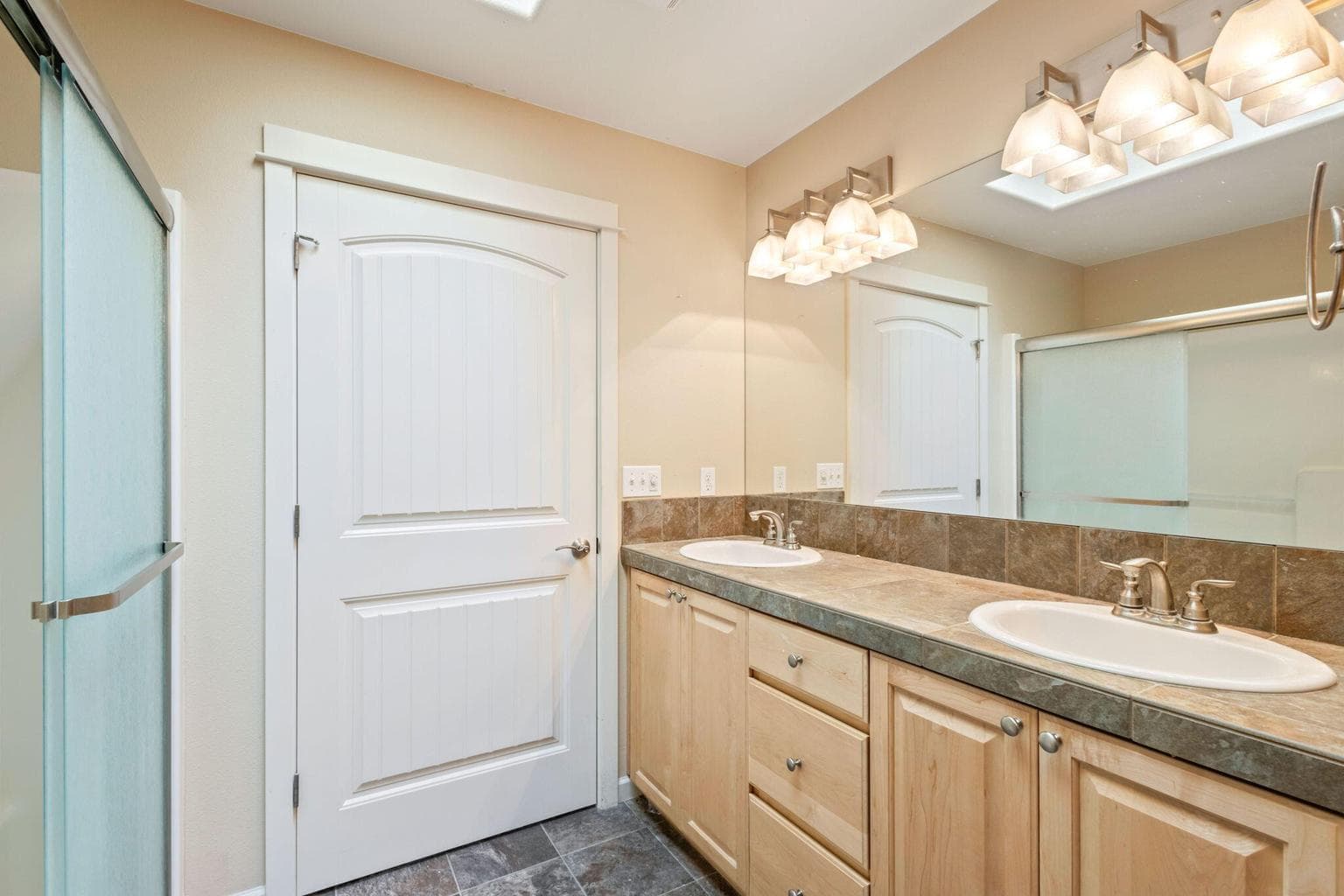 Photo of 468 SE Sumner Drive 18 of 27