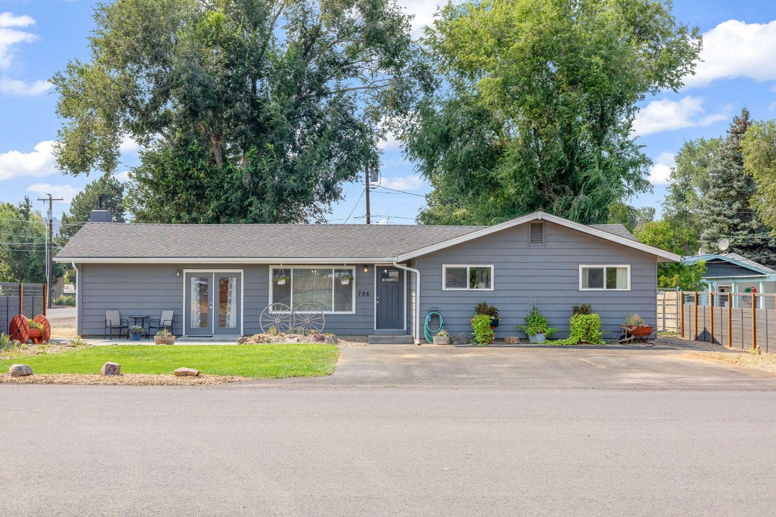 Photo of 795 Fairview 1 of 40