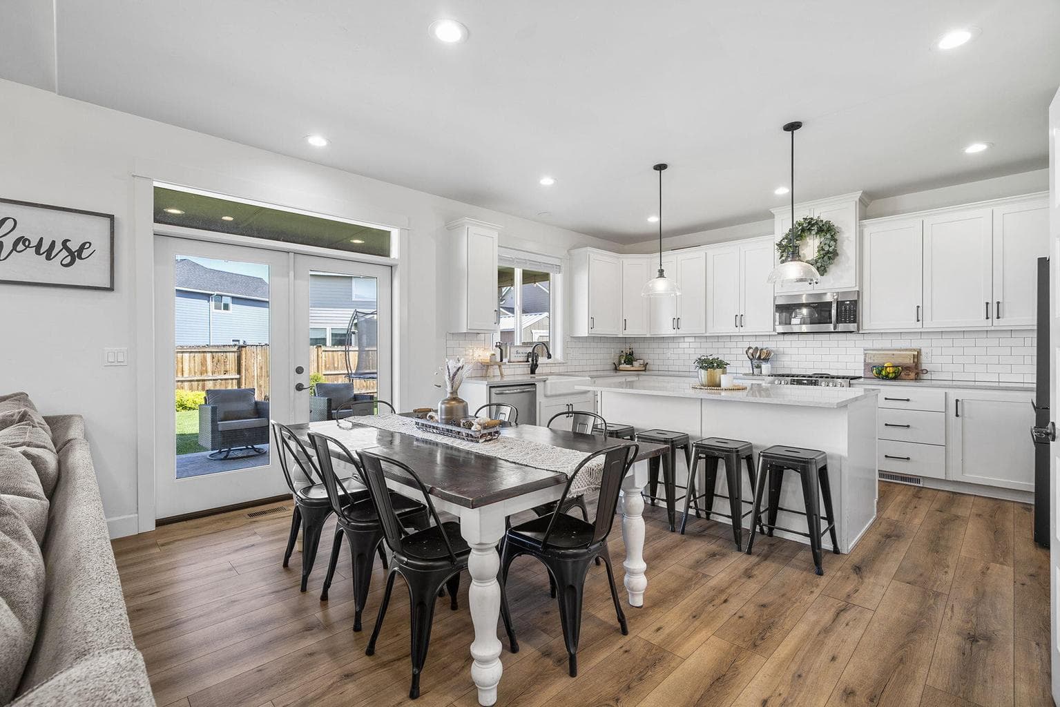 Photo of 2647 NW Greenwood Avenue 8 of 40