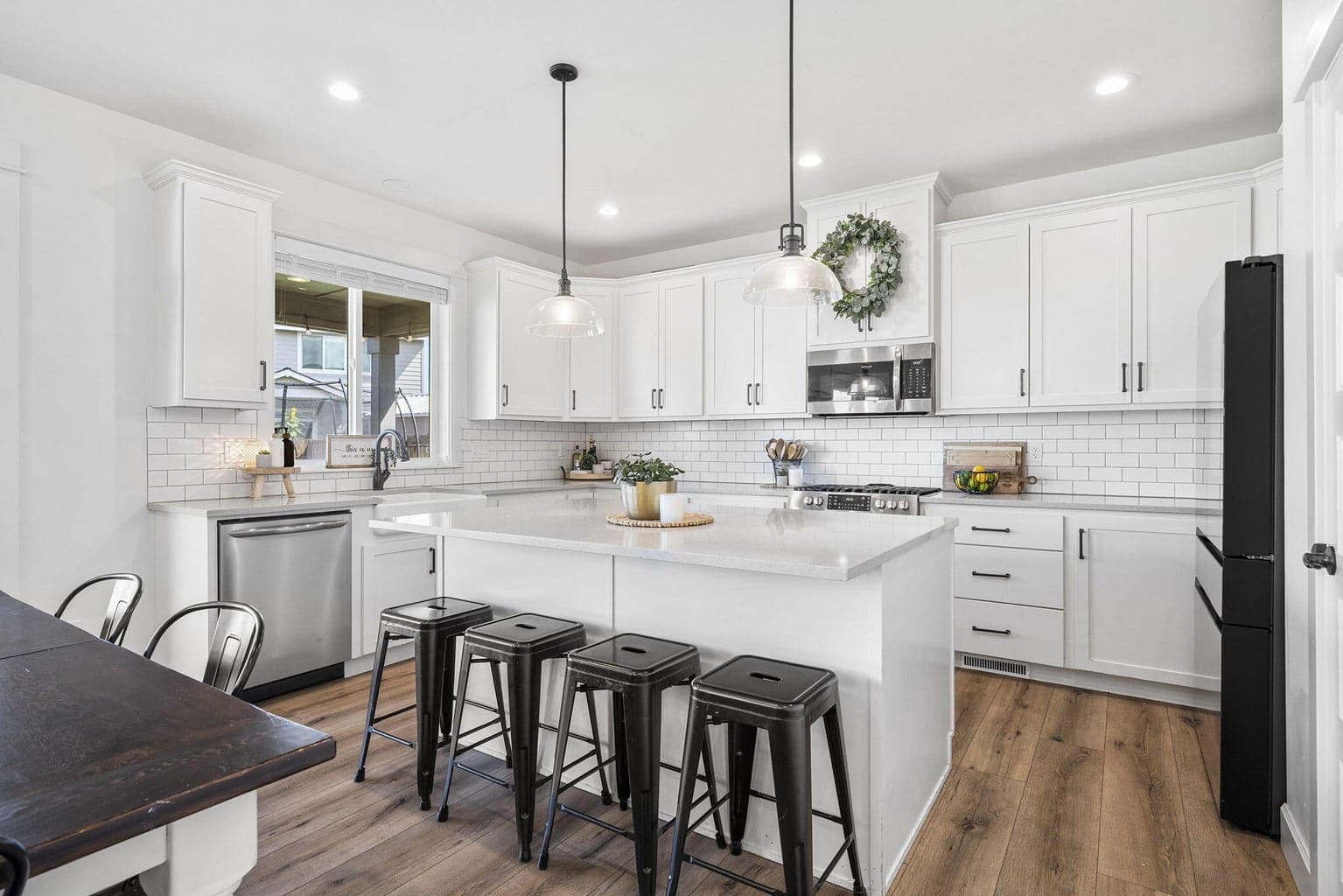 Photo of 2647 NW Greenwood Avenue 10 of 40