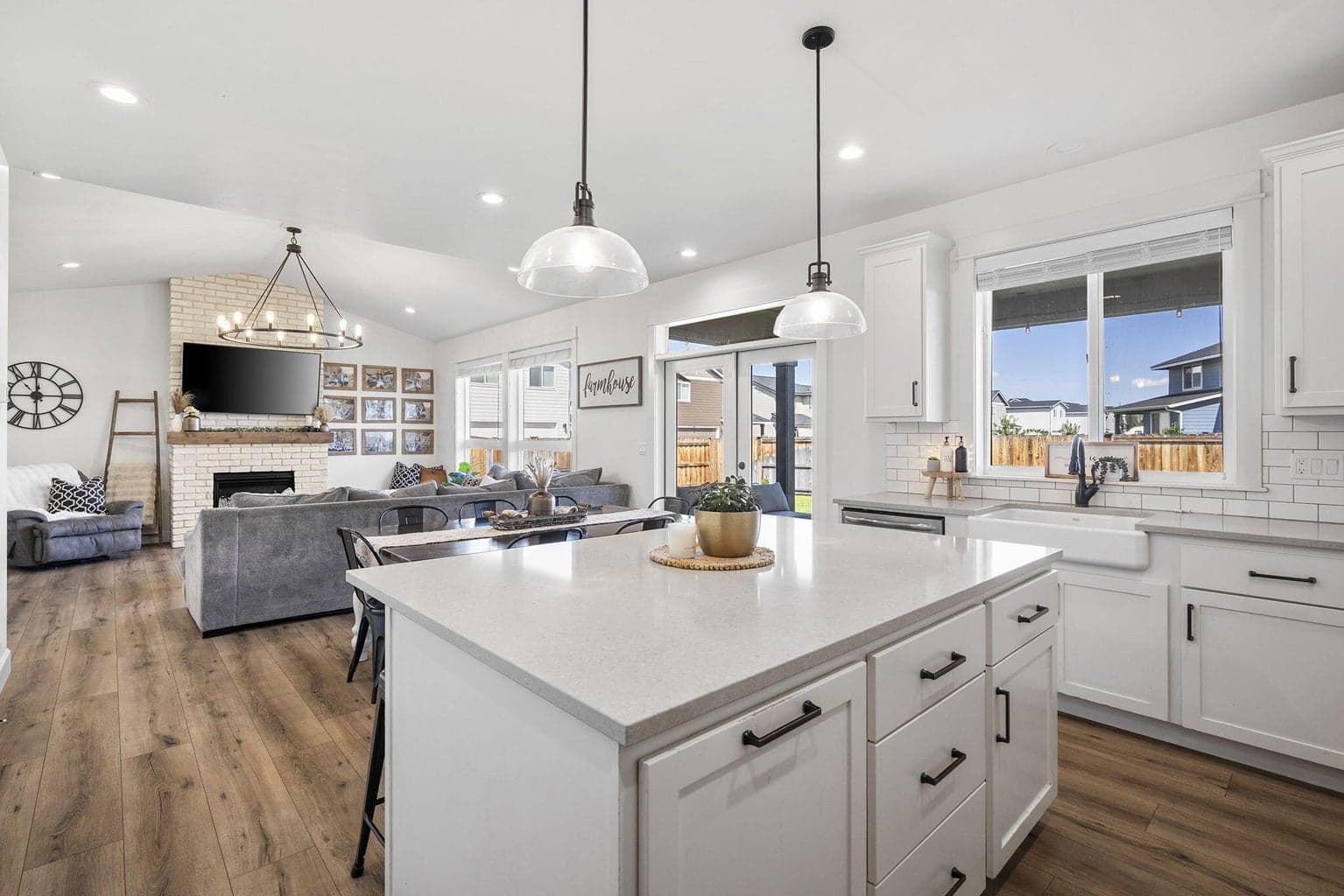 Photo of 2647 NW Greenwood Avenue 13 of 40