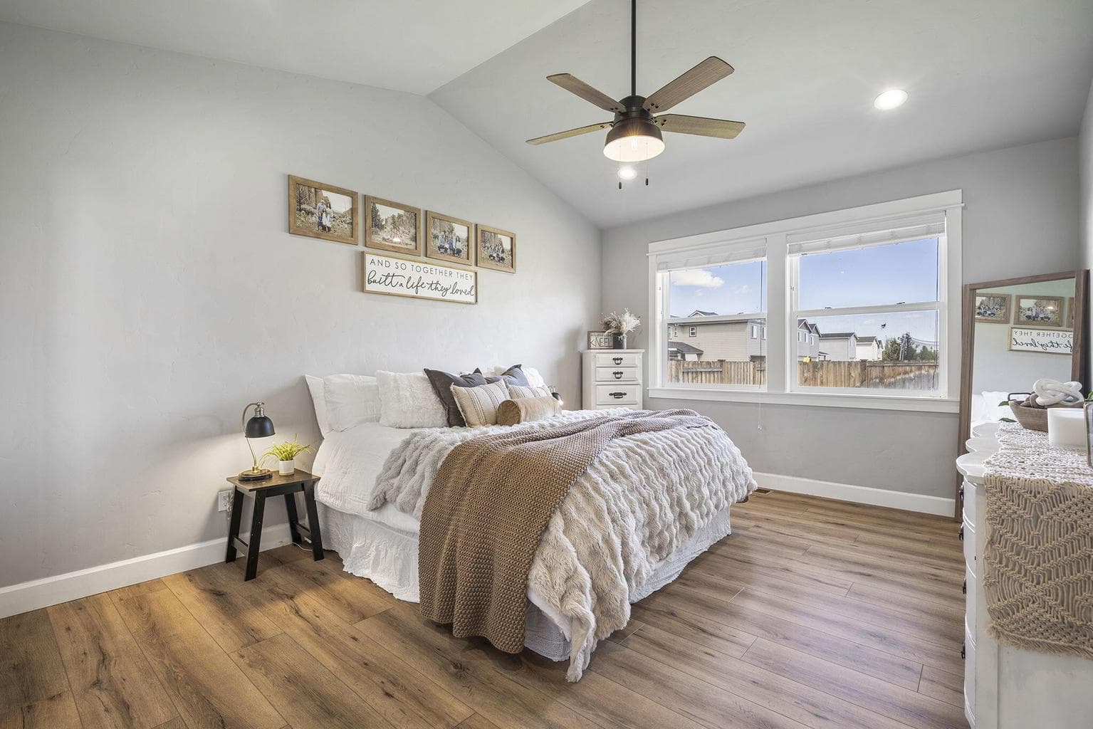 Photo of 2647 NW Greenwood Avenue 14 of 40