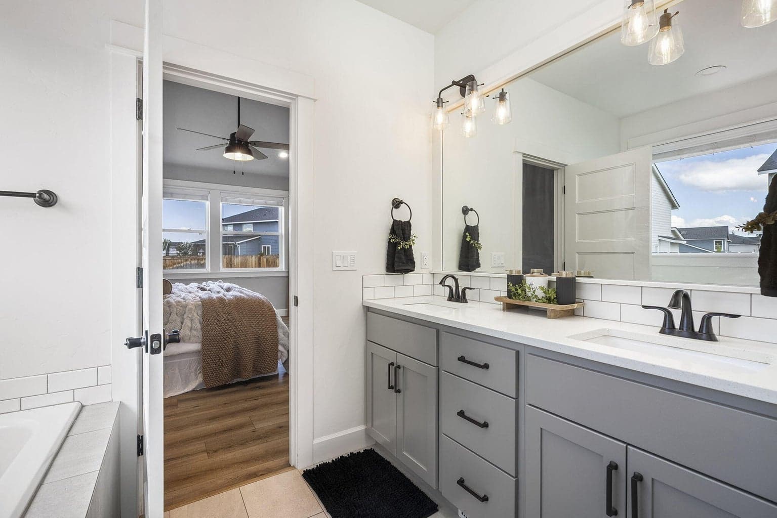 Photo of 2647 NW Greenwood Avenue 16 of 40