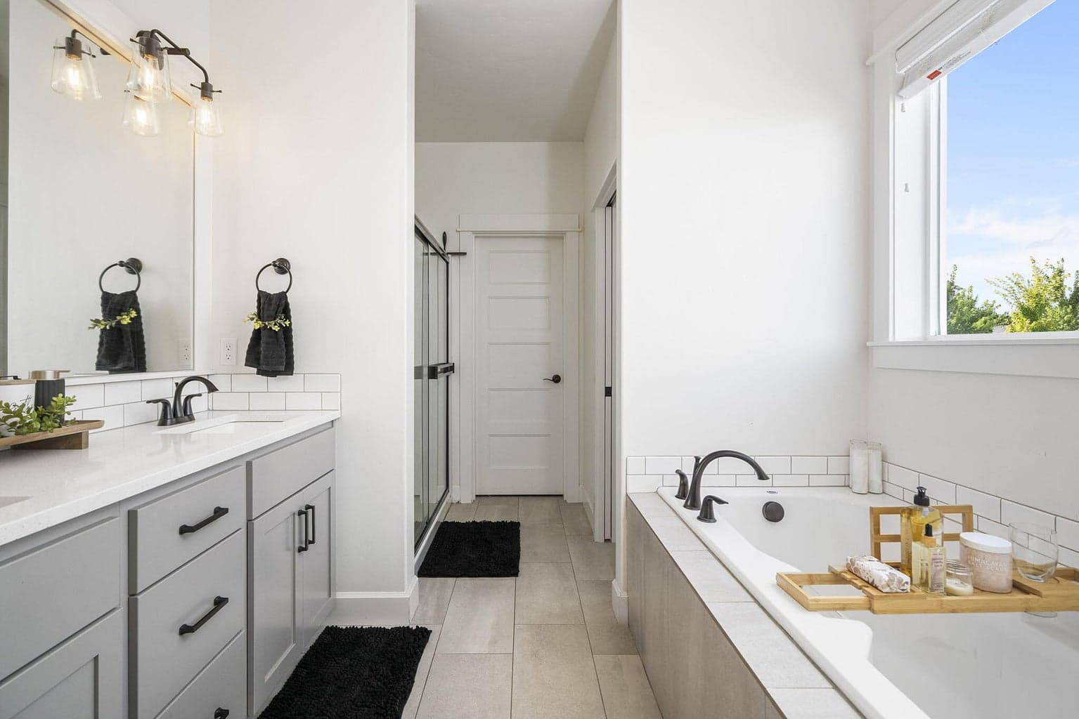 Photo of 2647 NW Greenwood Avenue 17 of 40