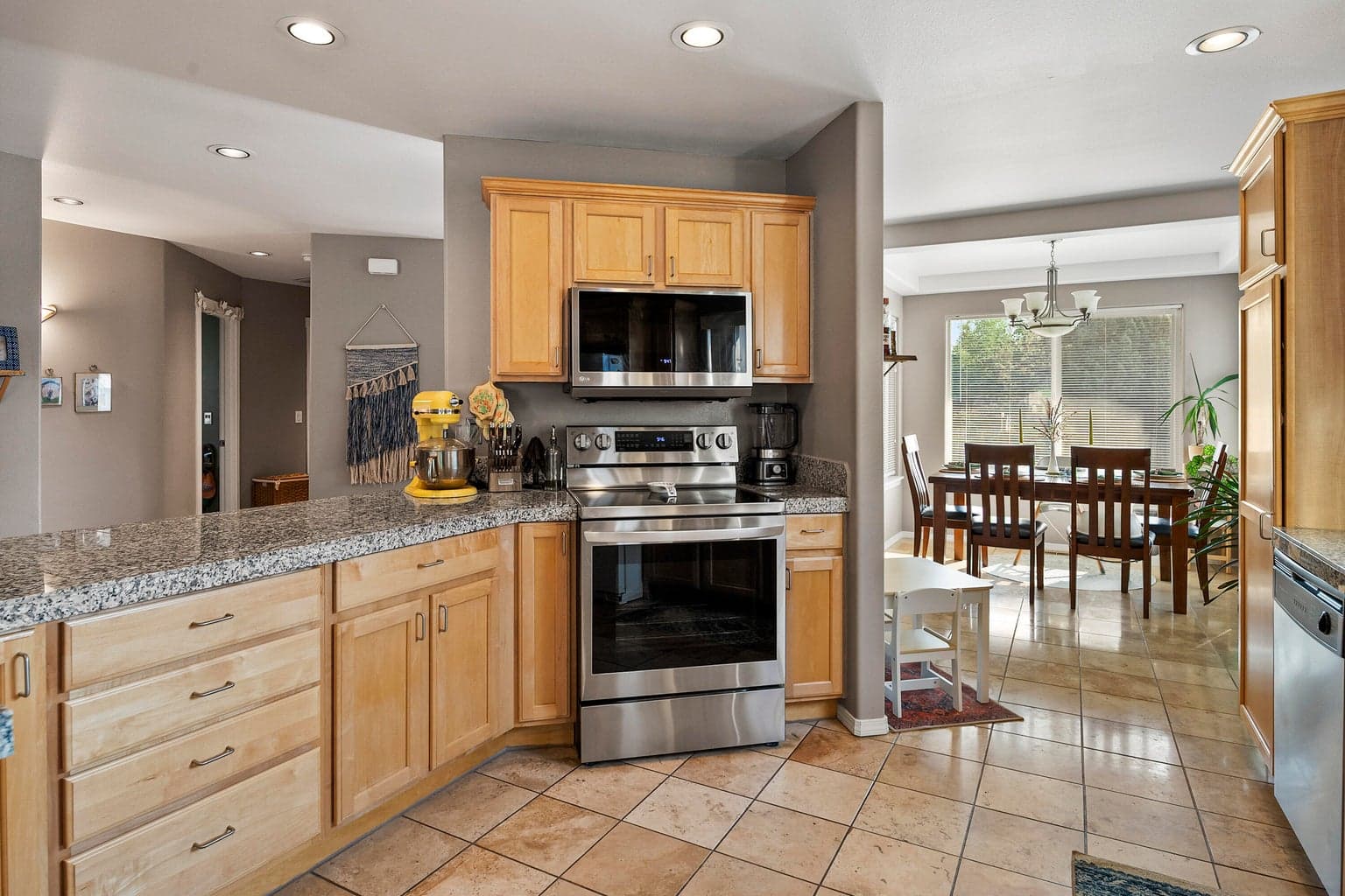 Photo of 2679 SW Salmon Avenue 14 of 38