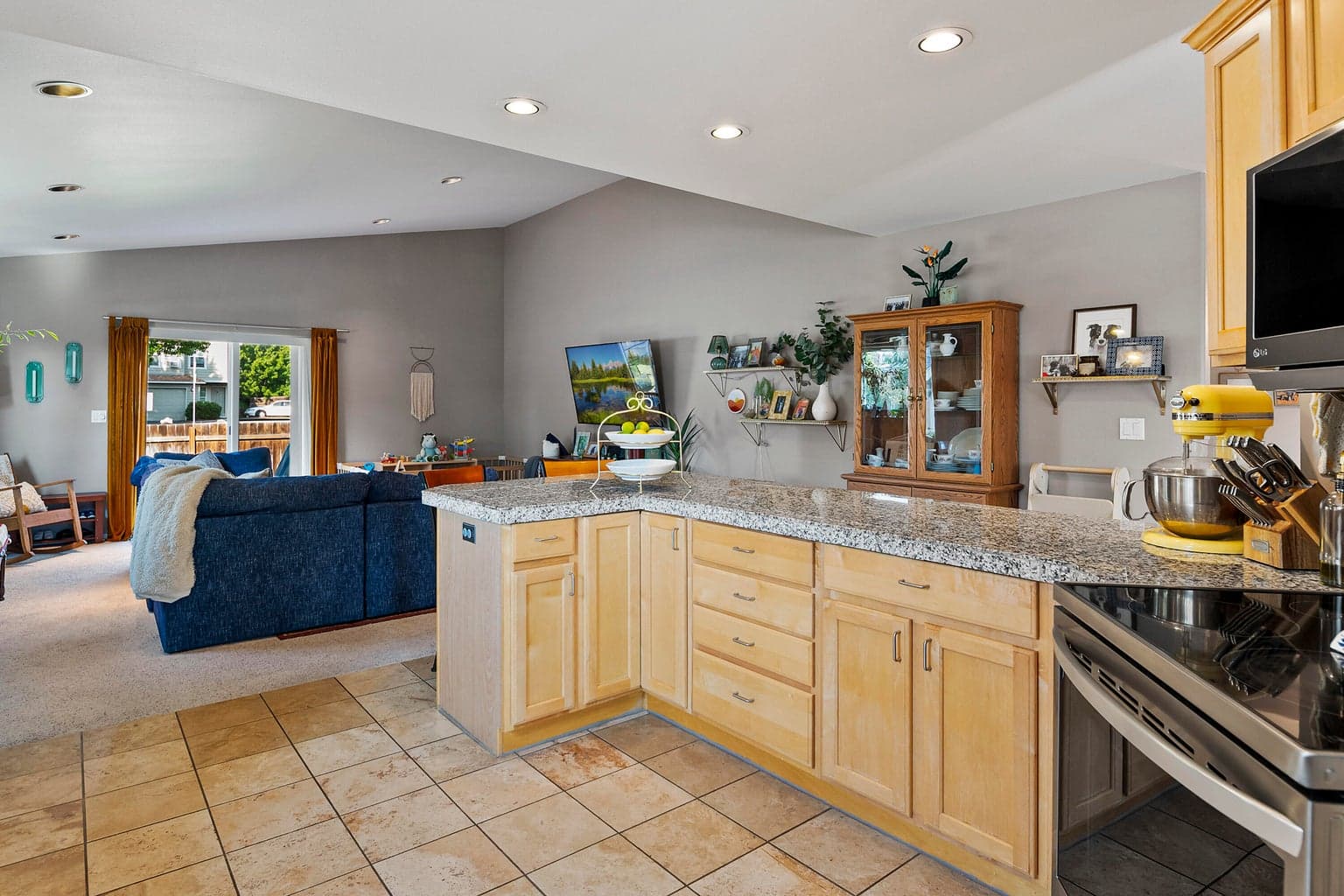 Photo of 2679 SW Salmon Avenue 15 of 38