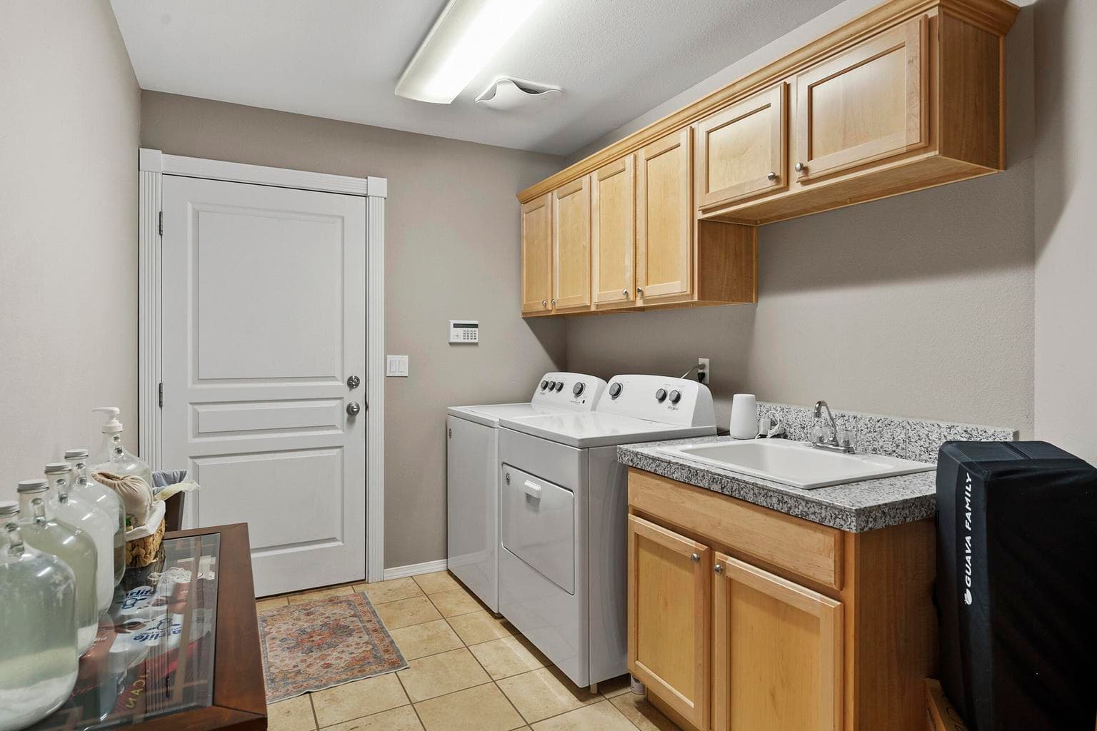 Photo of 2679 SW Salmon Avenue 18 of 38