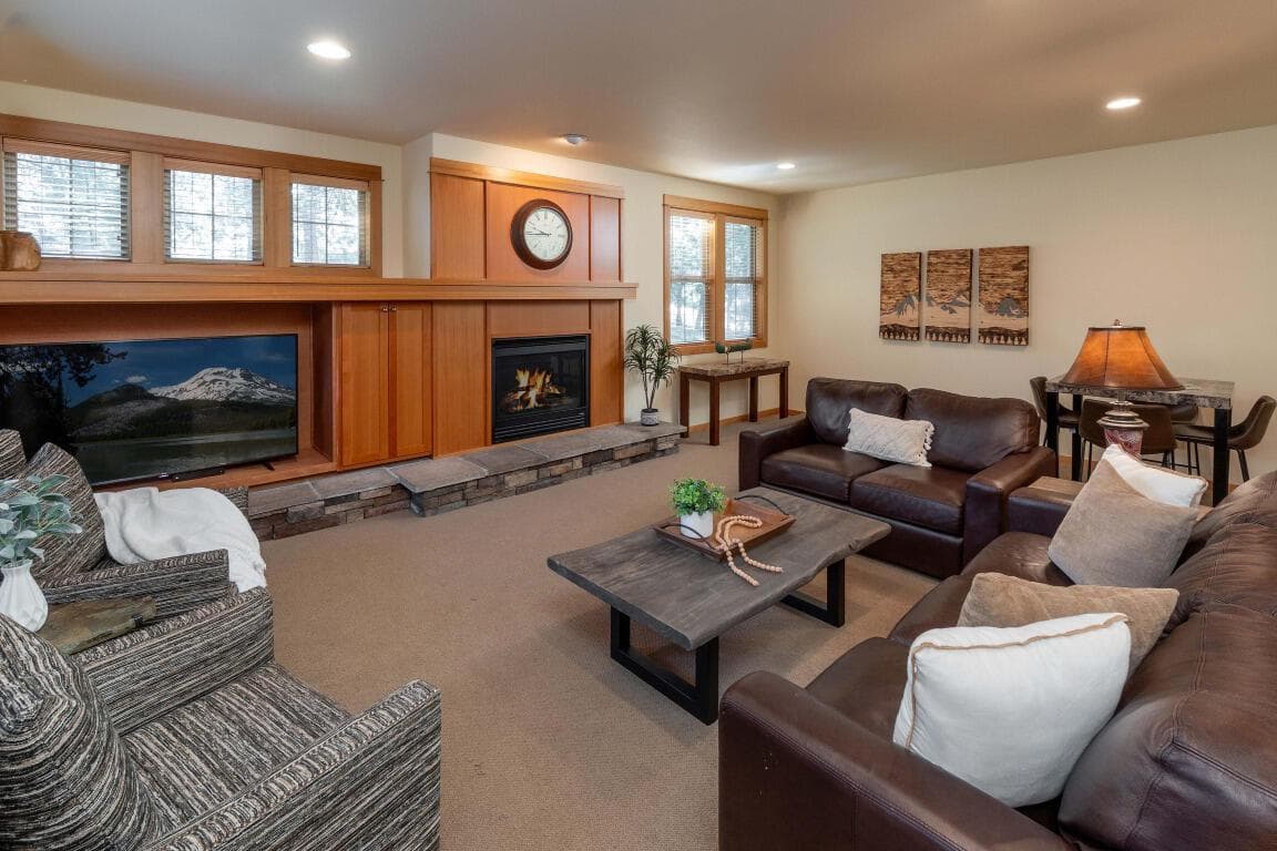 Photo of 57111 Fremont Drive 1 of 22