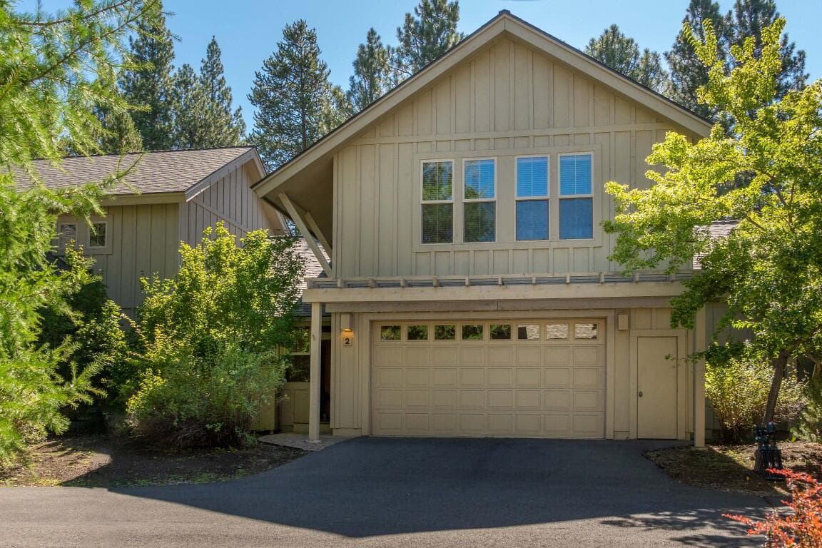Photo of 57111 Fremont Drive 2 of 22
