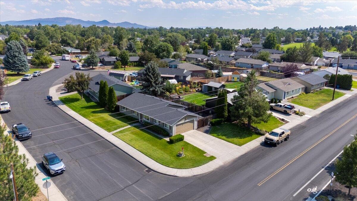 Photo of 1712 SW 35th Street 23 of 26