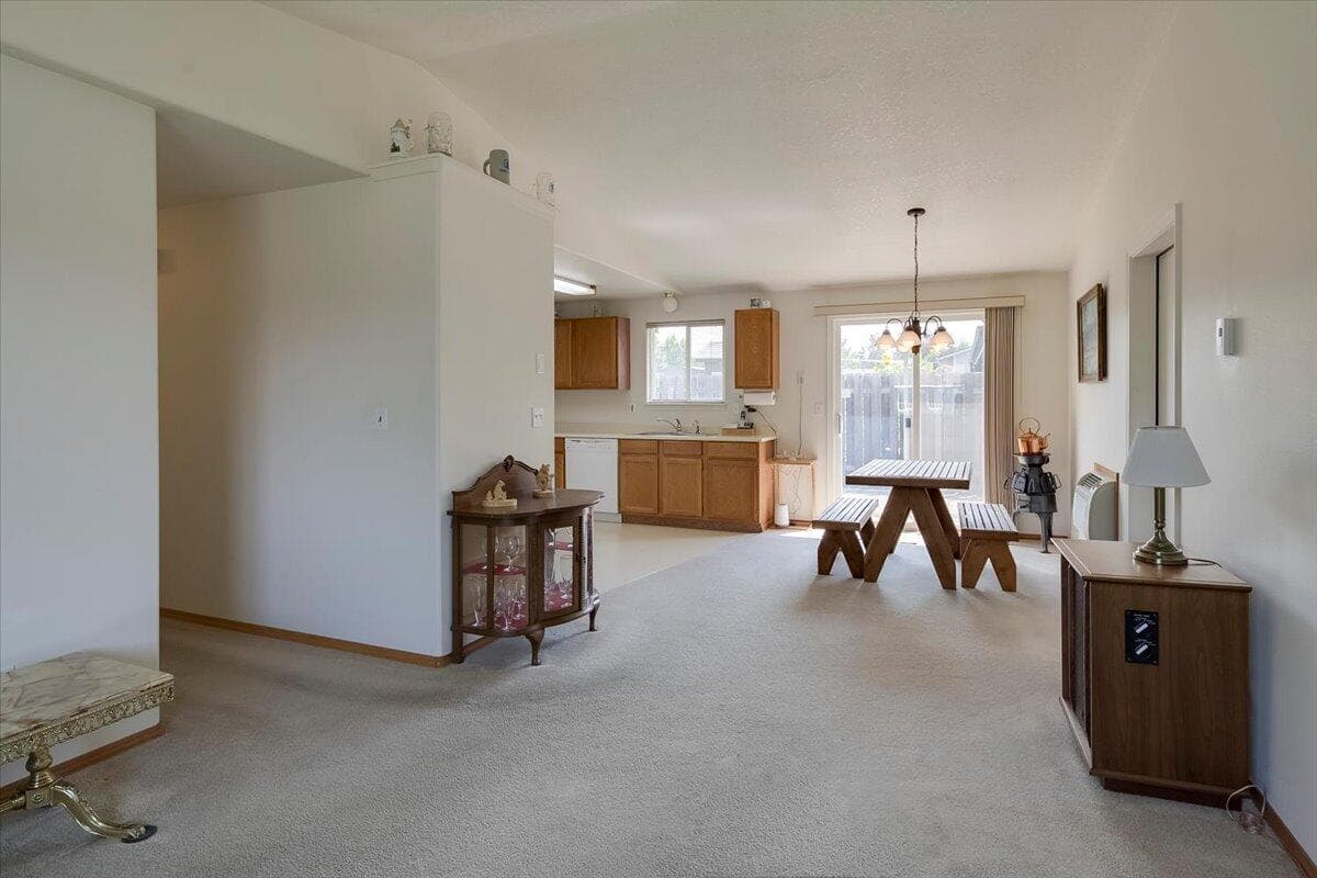 Photo of 1712 SW 35th Street 7 of 26