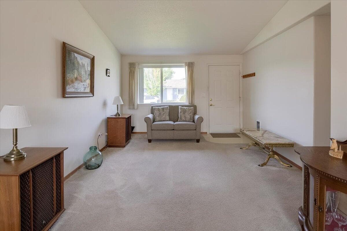 Photo of 1712 SW 35th Street 8 of 26
