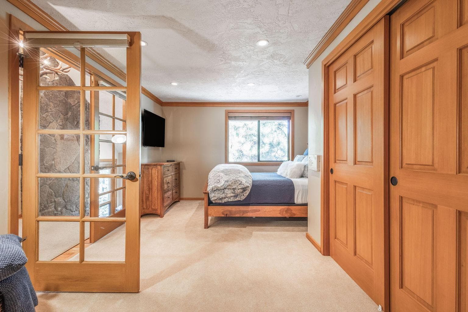 Photo of 56835 Deschutes Lane 23 of 48