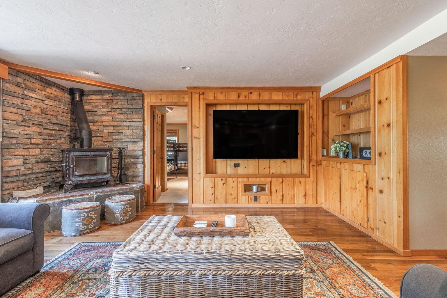 Photo of 56835 Deschutes Lane 31 of 48