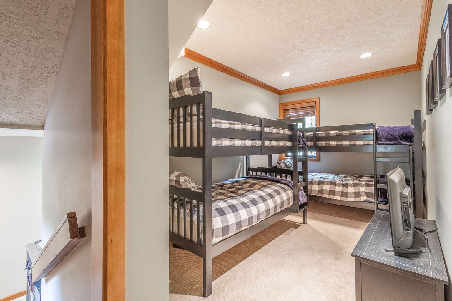 Photo of 56835 Deschutes Lane 32 of 48