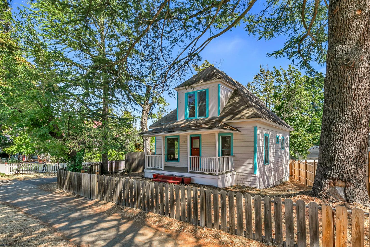 Photo of 753 Siskiyou 1 of 28