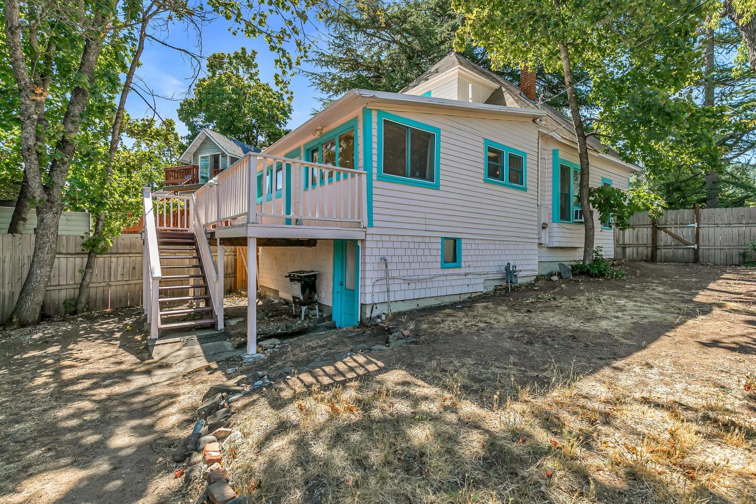 Photo of 753 Siskiyou 3 of 28