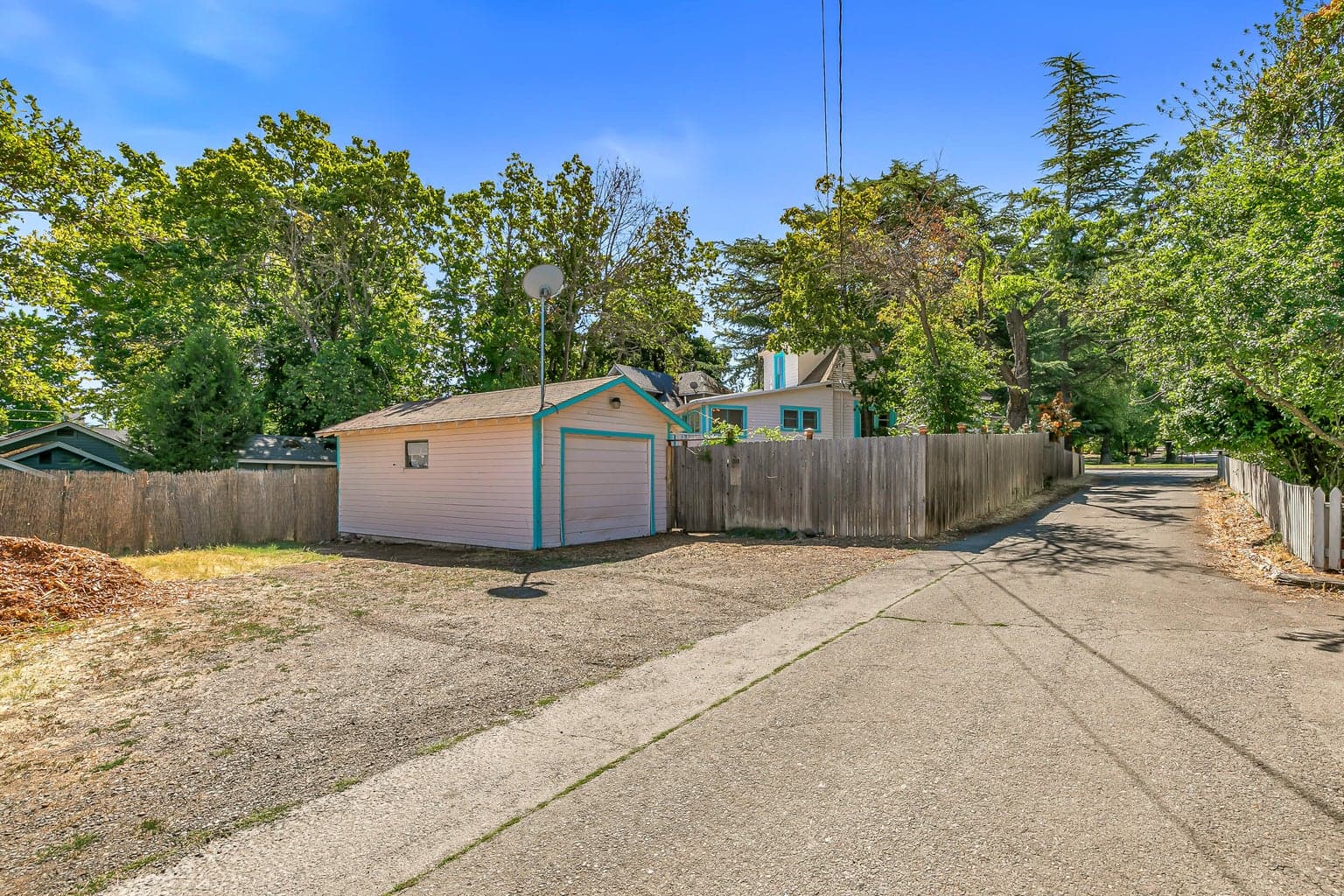 Photo of 753 Siskiyou 2 of 28