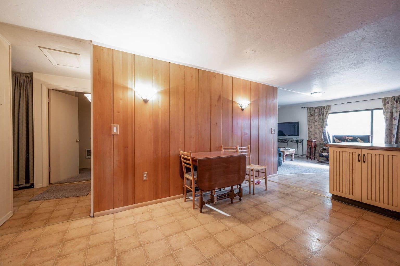 Photo of 720 NW Ogden Avenue 7 of 37