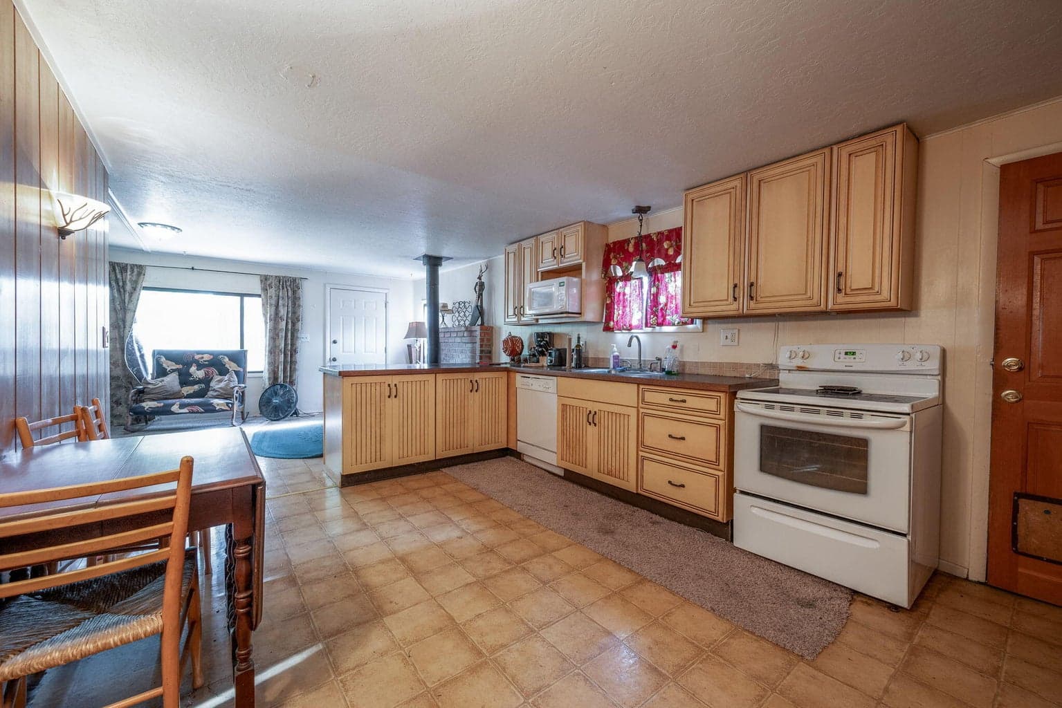 Photo of 720 NW Ogden Avenue 6 of 37