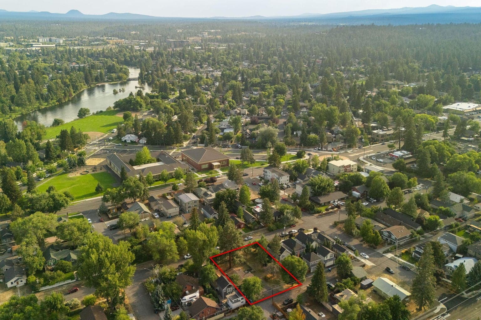 Photo of 720 NW Ogden Avenue 20 of 37