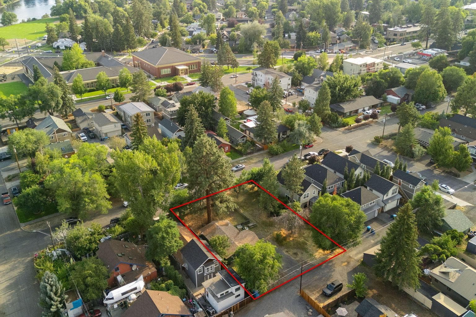 Photo of 720 NW Ogden Avenue 22 of 37