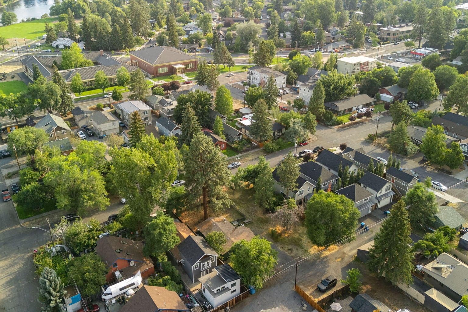 Photo of 720 NW Ogden Avenue 23 of 37