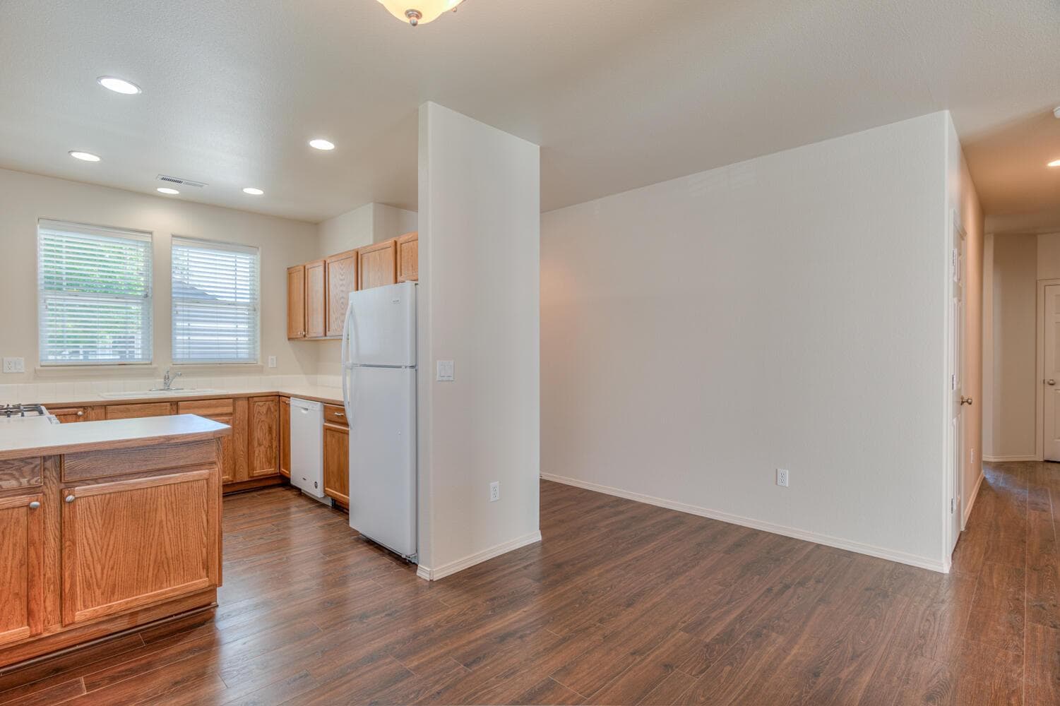 Looking toward kitchen