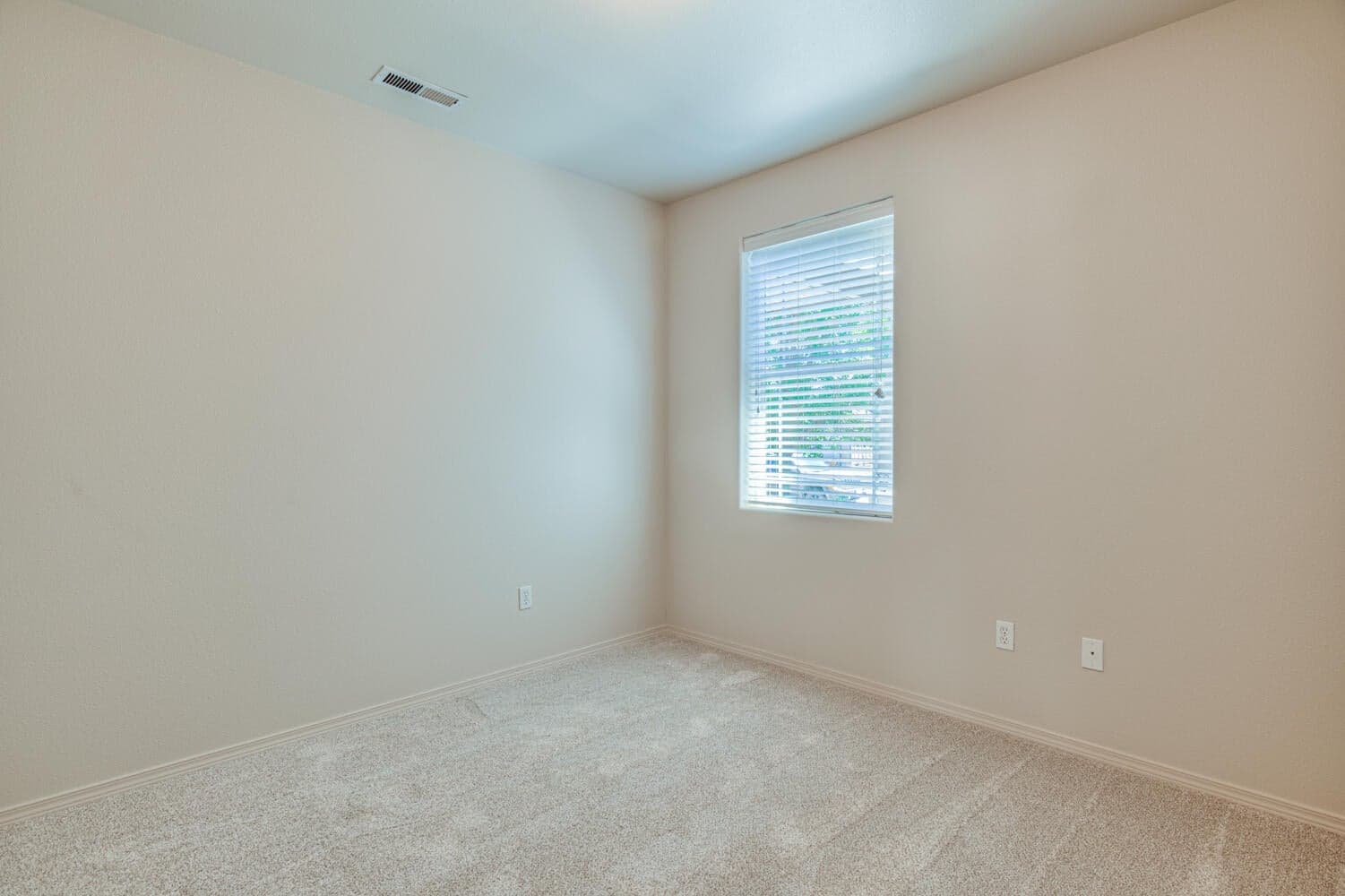 2nd Guest bedroom