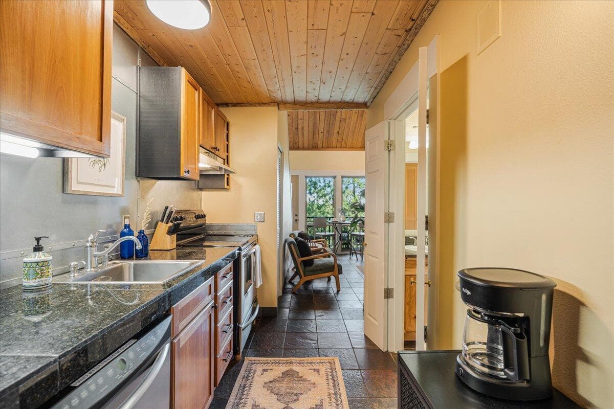 Photo of 18575 SW Century Drive 8 of 37