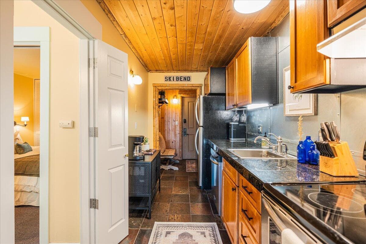 Photo of 18575 SW Century Drive 9 of 37