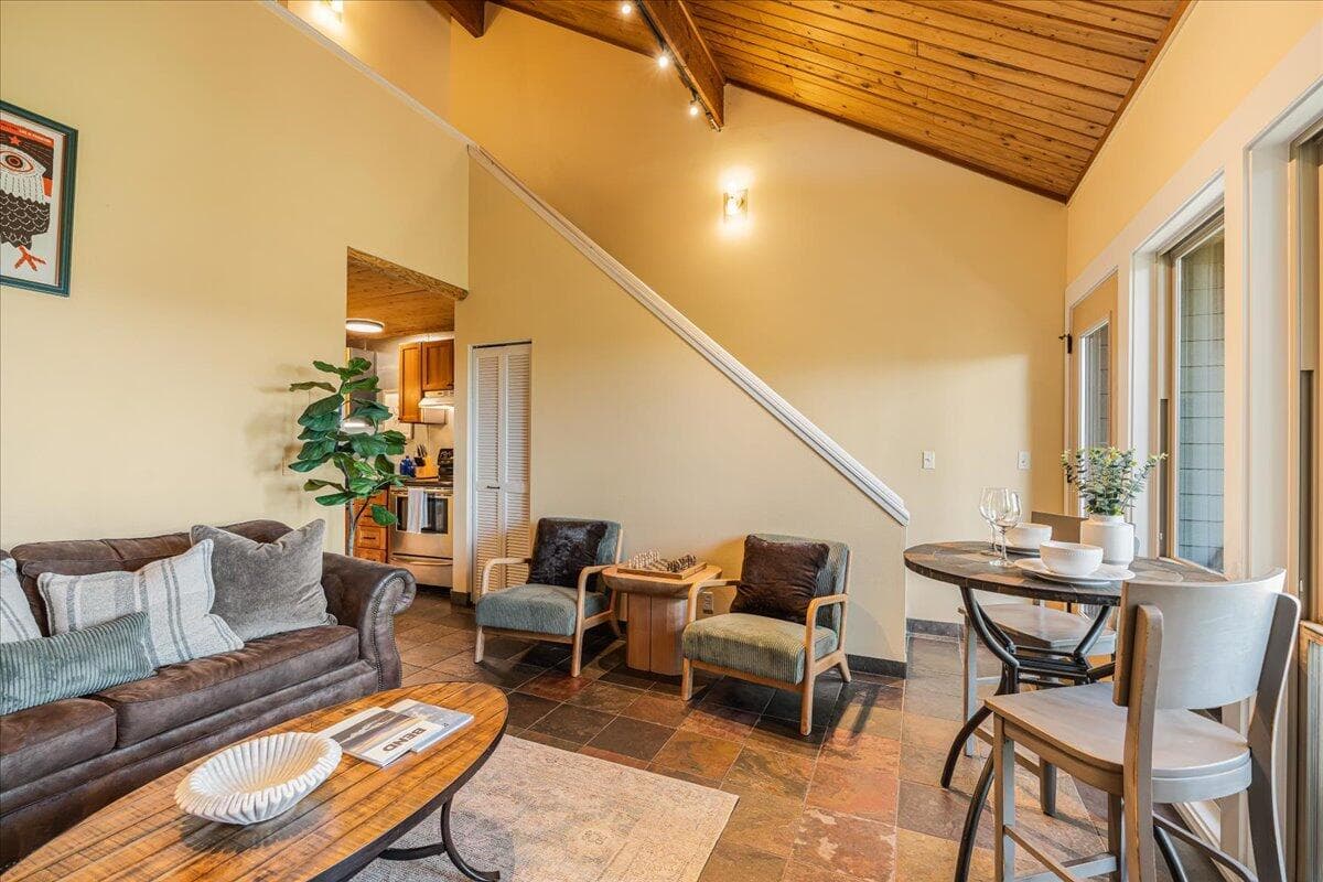 Photo of 18575 SW Century Drive 11 of 37