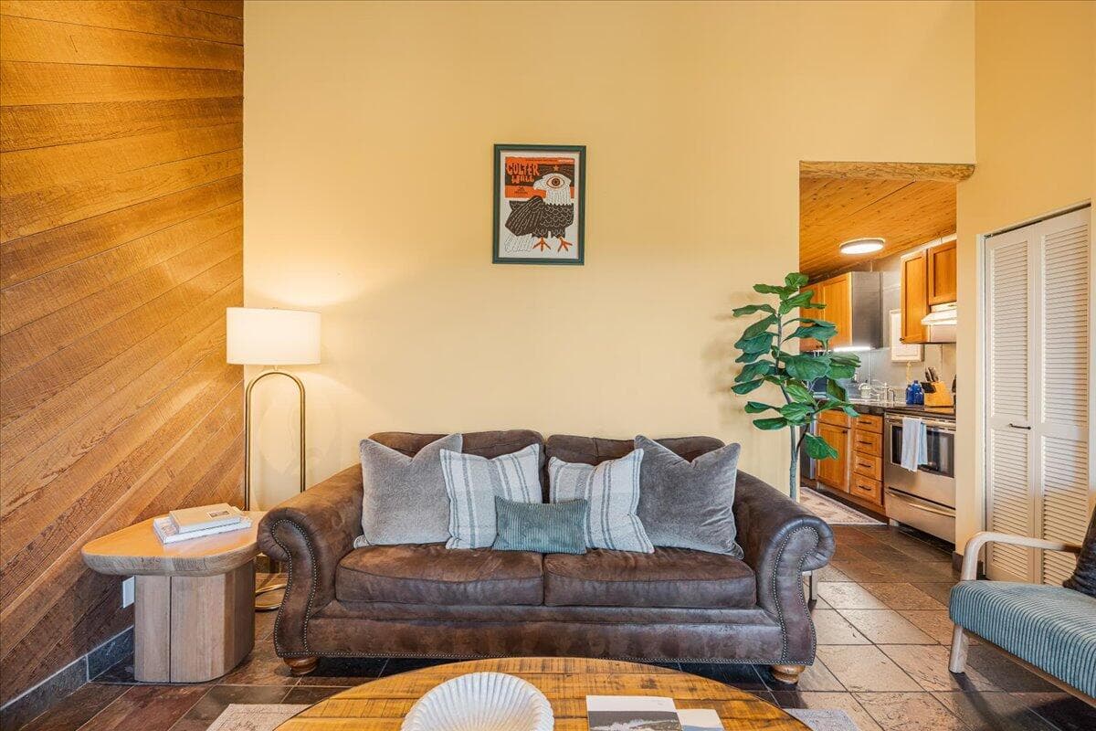 Photo of 18575 SW Century Drive 12 of 37
