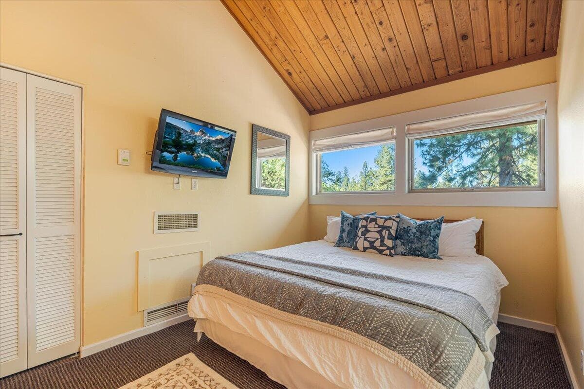 Photo of 18575 SW Century Drive 21 of 37