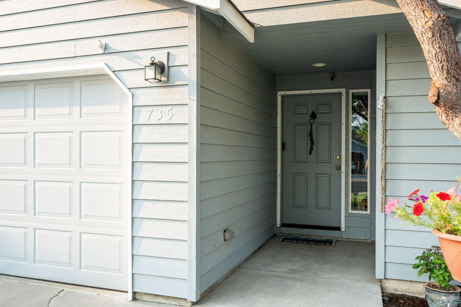 Photo of 735 NE Oak Place 7 of 34