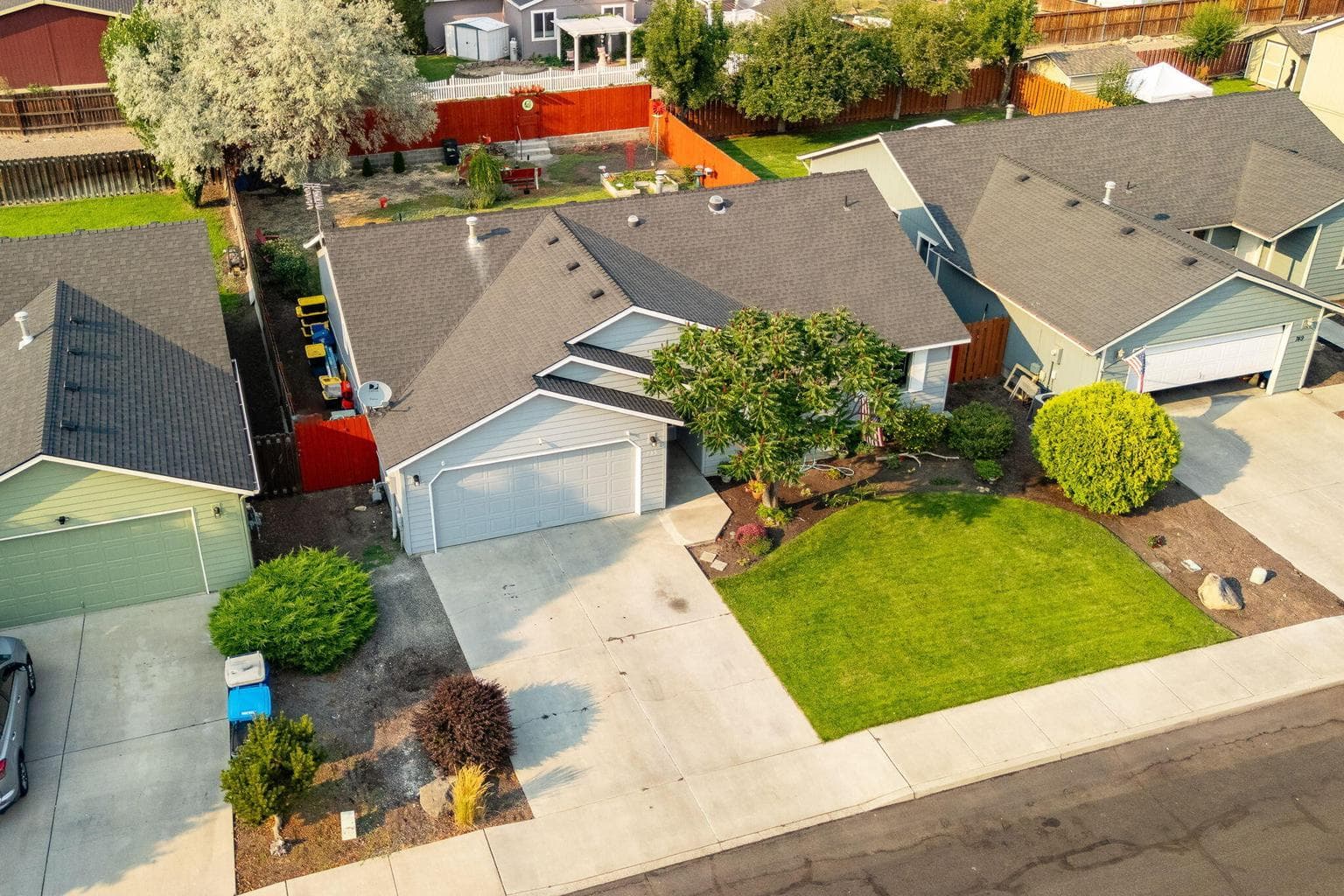 Photo of 735 NE Oak Place 8 of 34