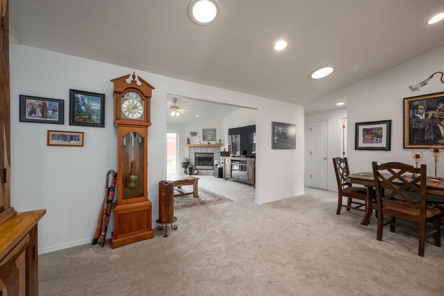 Photo of 735 NE Oak Place 14 of 34